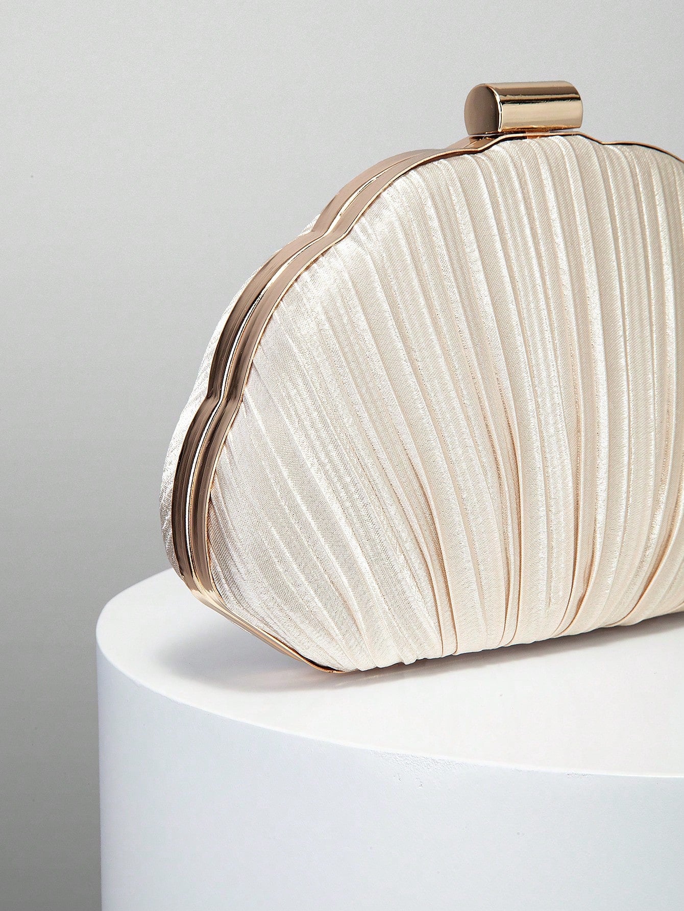 Women's Elegant/Quiet Luxury Pleated Satin Box Clutch/Minimalist Evening Bag/Fashion Chain Crossbody Handbag/Romantic Wedding Clutch/Charming/Exquisite Evening Dress Bag/Minimalist Apricot Box Clutch