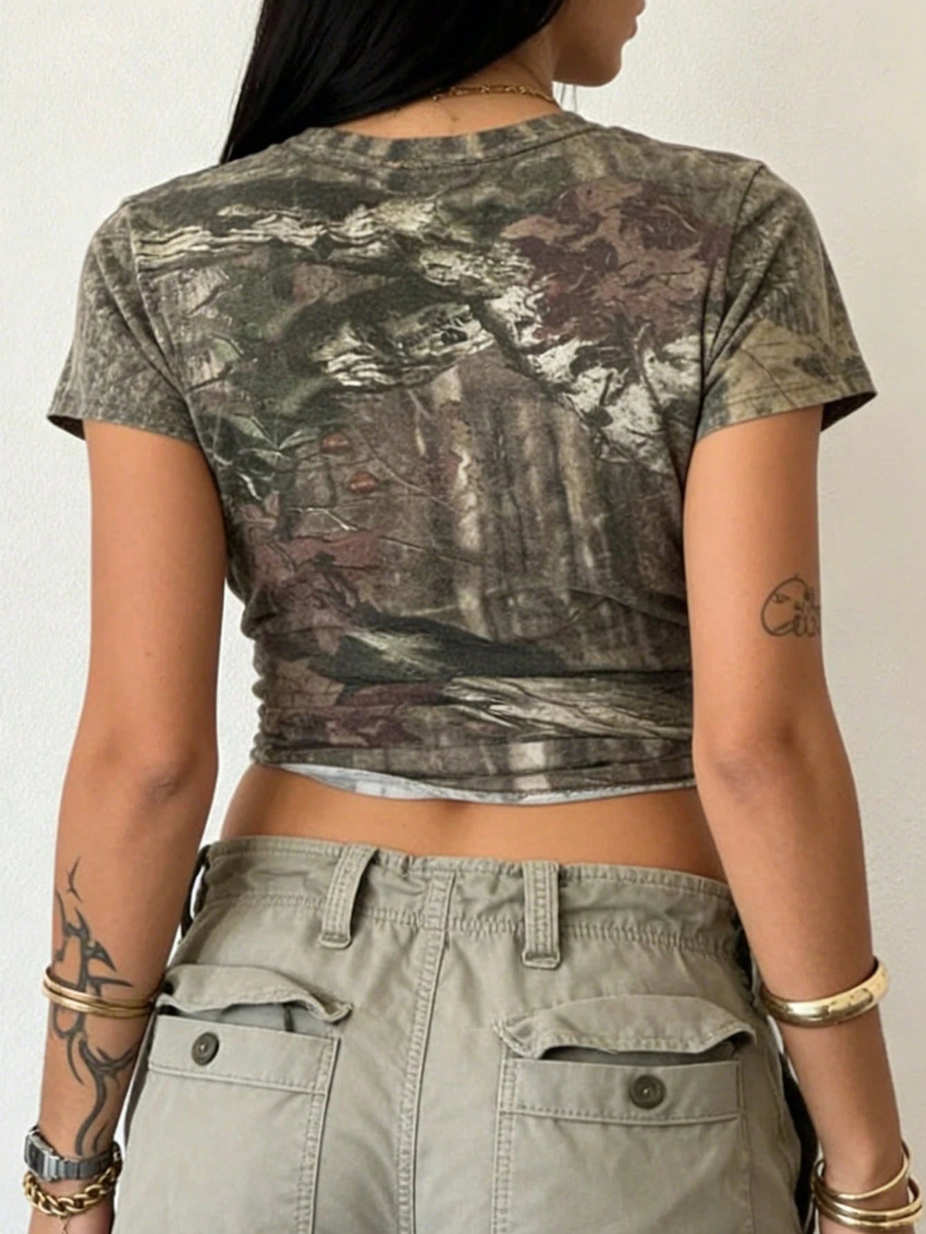 Women's Fashionable Camouflage Print Slim Fit Cropped T-Shirt