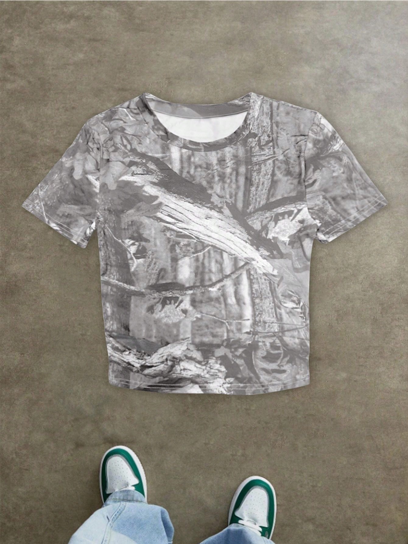 Women's Fashionable Camouflage Print Slim Fit Cropped T-Shirt