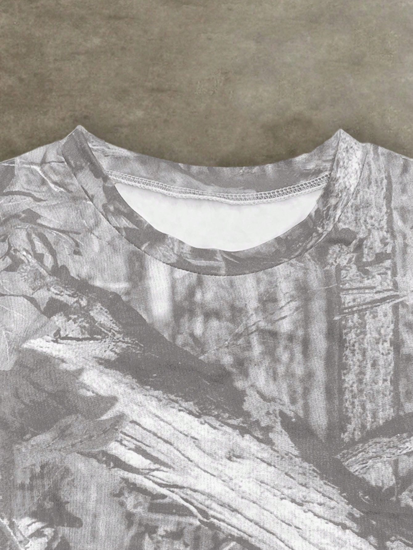 Women's Fashionable Camouflage Print Slim Fit Cropped T-Shirt