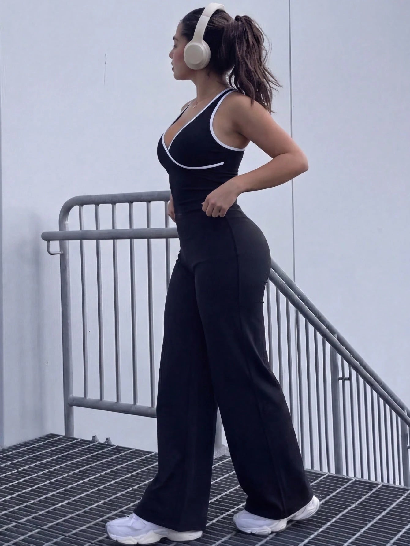 Women's High Waist Wide Leg Pants For Outdoor Exercise, Comfortable Sports Casual Leggings, High Elastic Flare Pants For Commuting & Yoga, Knit Fabric, Stretchy & Comfortable, Suitable For Daily Wear