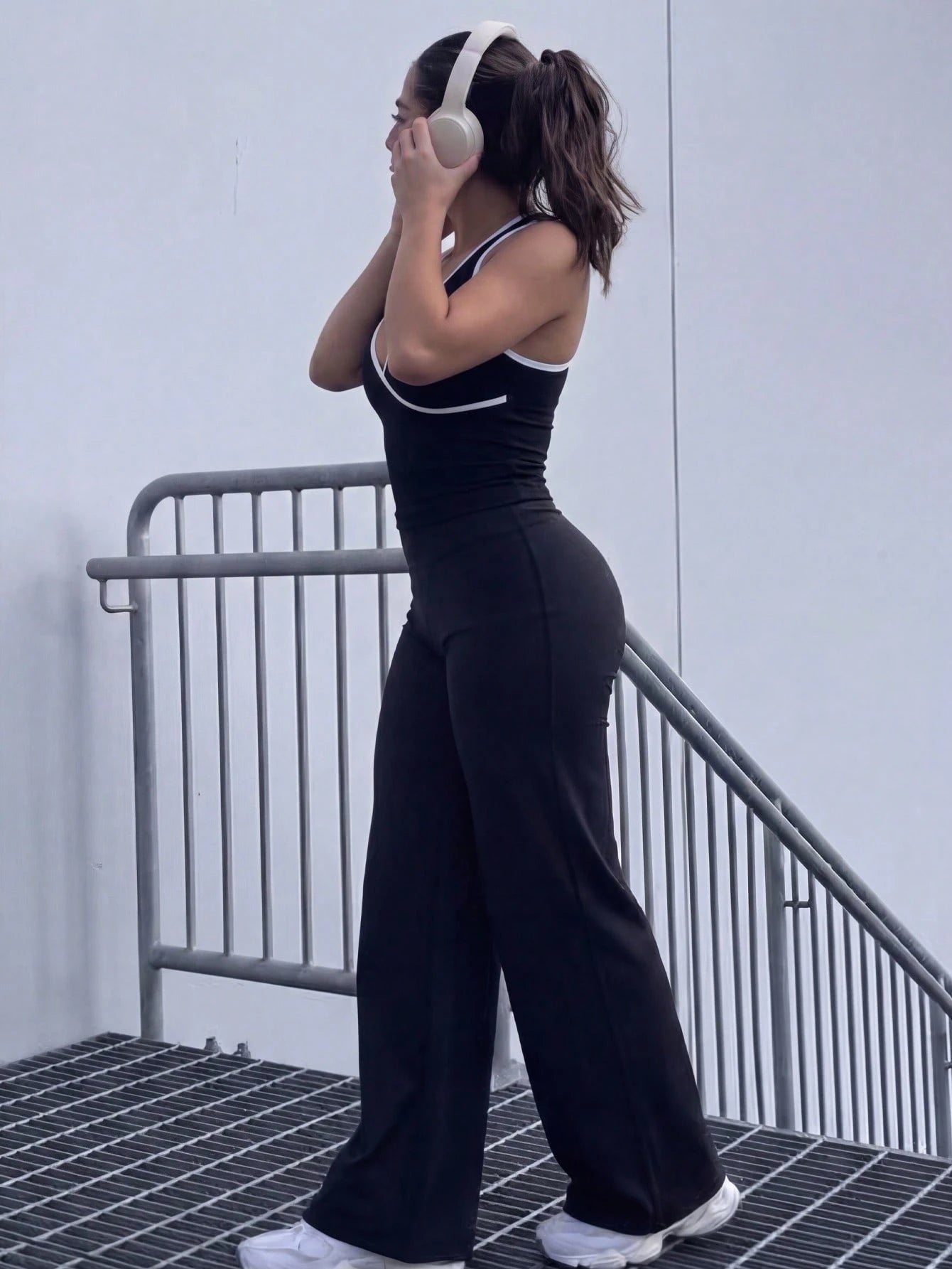 Women's High Waist Wide Leg Pants For Outdoor Exercise, Comfortable Sports Casual Leggings, High Elastic Flare Pants For Commuting & Yoga, Knit Fabric, Stretchy & Comfortable, Suitable For Daily Wear
