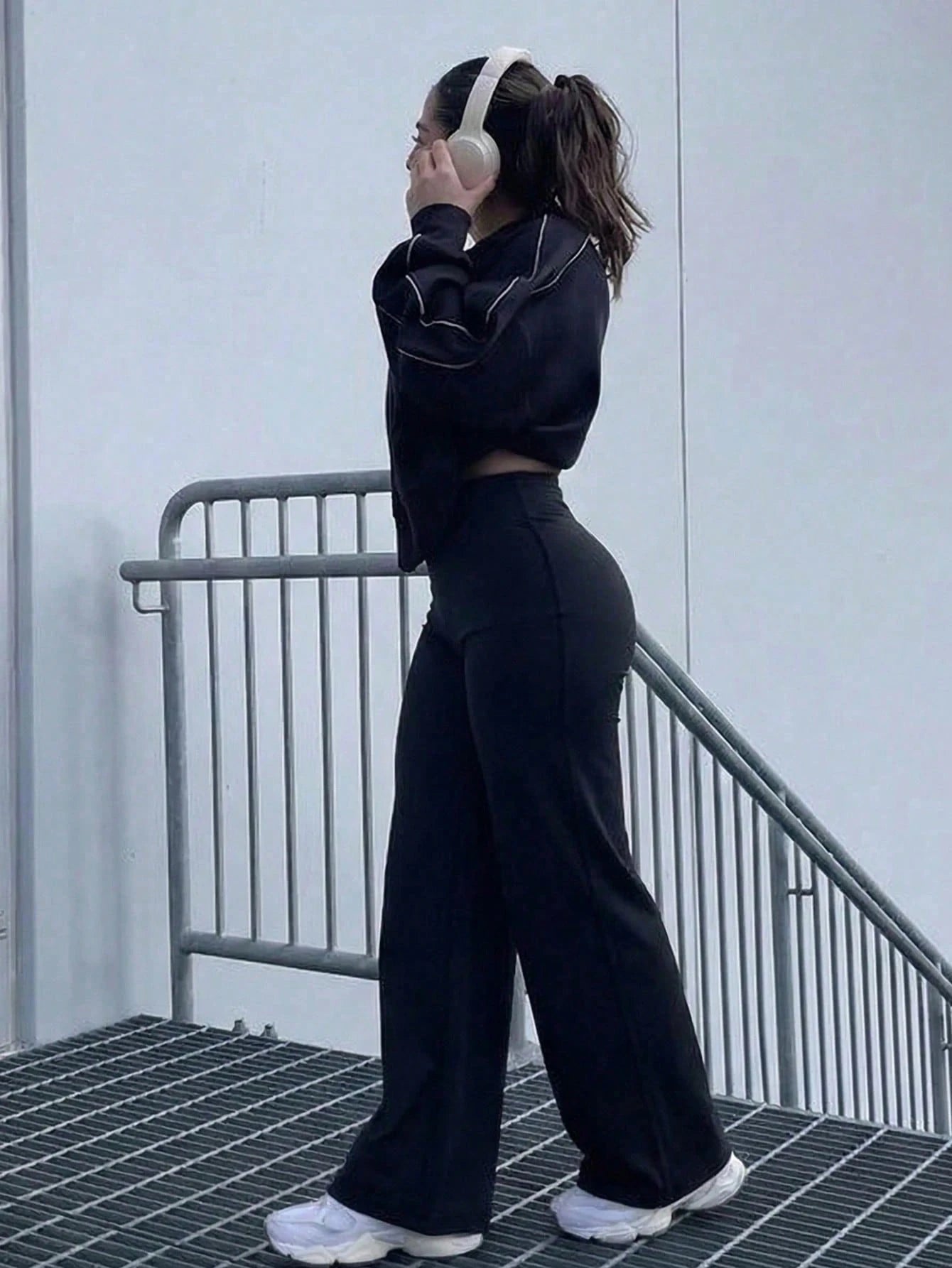 Women's High Waist Wide Leg Pants For Outdoor Exercise, Comfortable Sports Casual Leggings, High Elastic Flare Pants For Commuting & Yoga, Knit Fabric, Stretchy & Comfortable, Suitable For Daily Wear