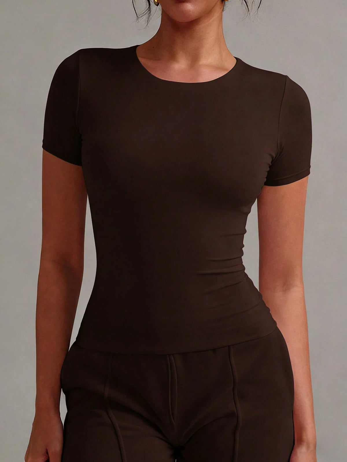 XLLAIS 2026 Women's Basic Solid Color Round Neck Short Sleeve Fitted Casual T-Shirt, Summer, Everyday Wear