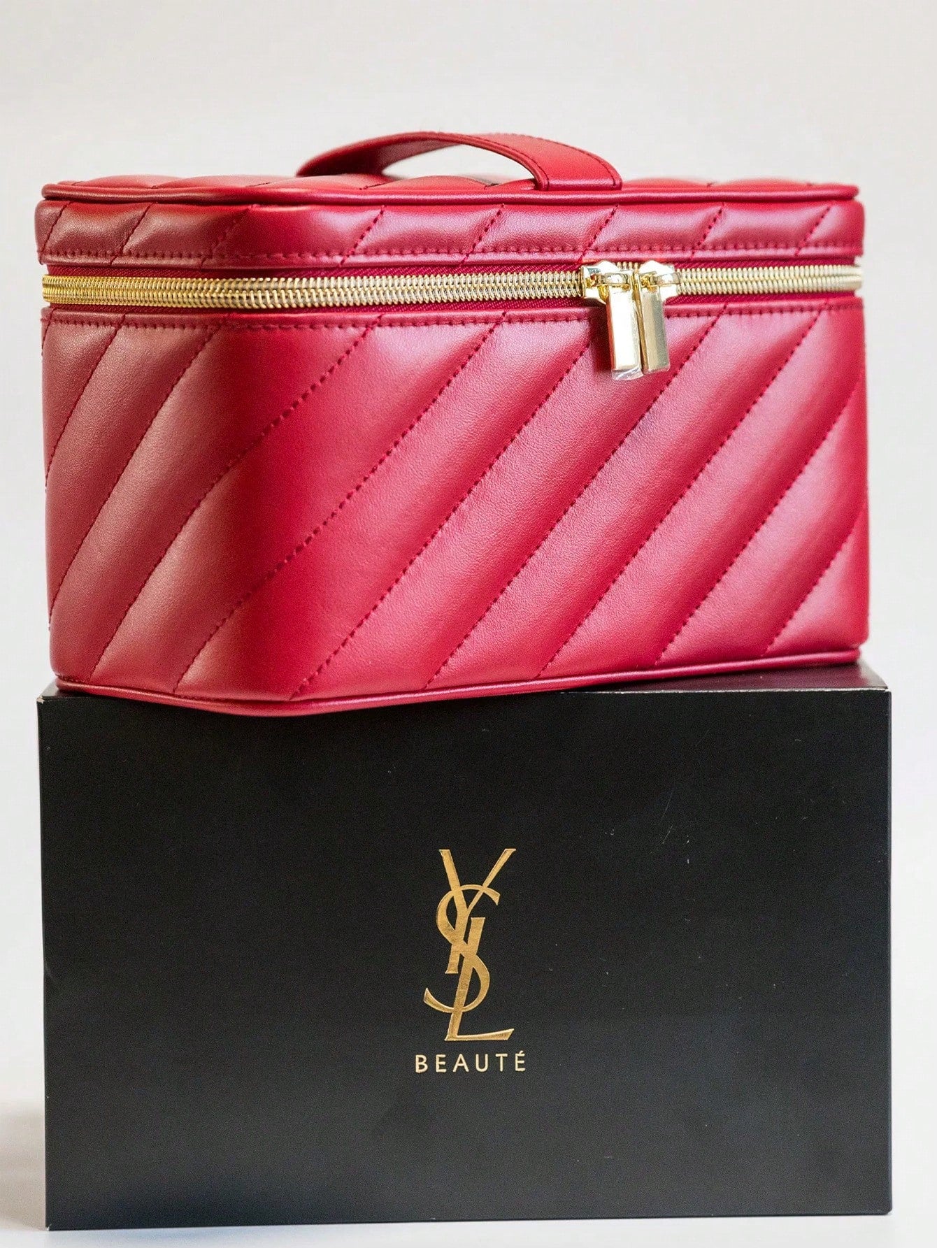 YSL Saint Laurent Red Leather Makeup Box 12*20cm, Large Capacity Storage, Dust-Proof And Durable, Easy To Clean, Lightweight And Portable, Suitable For Personal Use Or Gift