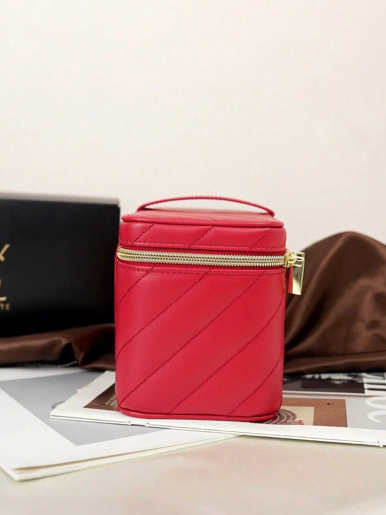 YSL Saint Laurent Red Leather Makeup Box 12*20cm, Large Capacity Storage, Dust-Proof And Durable, Easy To Clean, Lightweight And Portable, Suitable For Personal Use Or Gift